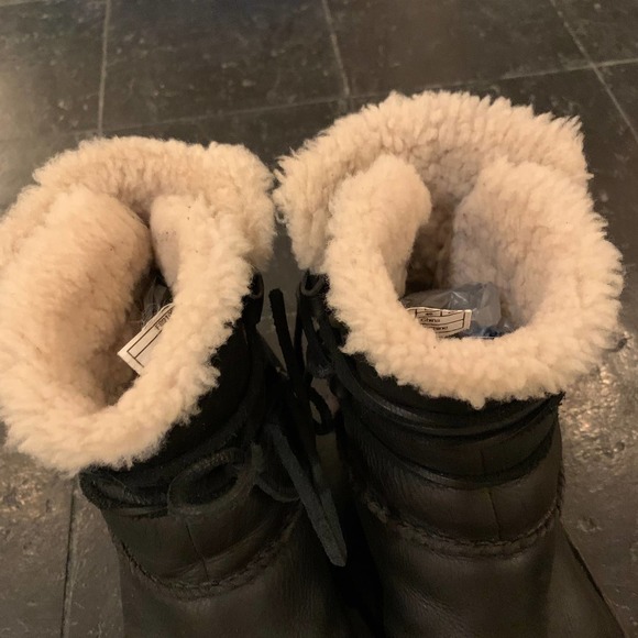 UGG Caspia 1932 Black Leather Lace Up Ankle Boots - Picture 7 of 11